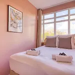 Διαμέρισμα Bright 2 Bedrooms & Air Conditioning 17