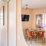 Bright 2 Bedrooms & Air Conditioning 17 * Παρίσι