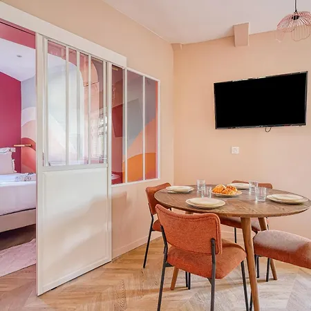 아파트 Bright 2 Bedrooms & Air Conditioning 17