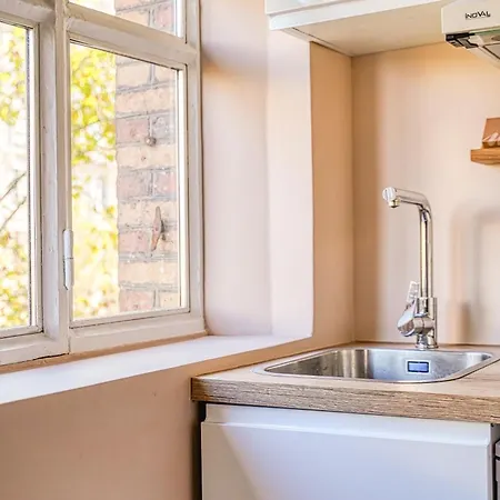 Bright 2 Bedrooms & Air Conditioning 17 Apartment *