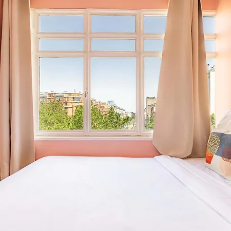 Bright 2 Bedrooms & Air Conditioning 17