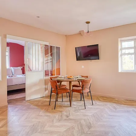 Bright 2 Bedrooms & Air Conditioning 17 Апартаменты Париж