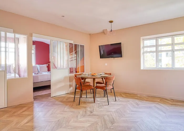 Bright 2 Bedrooms & Air Conditioning 17 Апартаменты Париж
